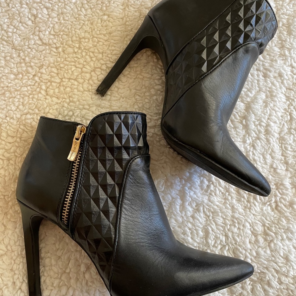 BCBGirls Black Quilted Leather Pointed Toe Ankle Booties with Gold Zippers - Picture 5 of 7
